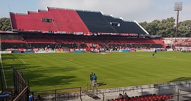 Los chicos de Newells fueron más que los de Central pero debieron conformarse con el empate en la ida de la Copa