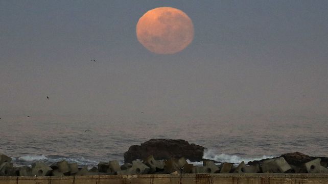 Así se ve la Superluna por el mundo