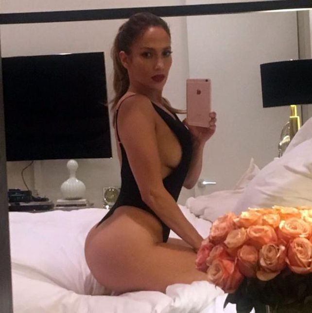 Belén Francese imitó a Jennifer López en una pose súper sensual