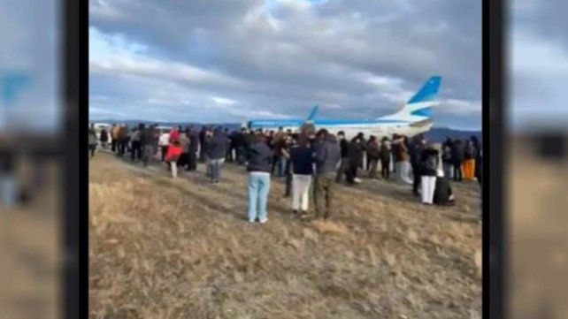 Amenaza de bomba en un vuelo de Aerolíneas Argentinas: Marcelo Polino y Carmen Barbieri a bordo