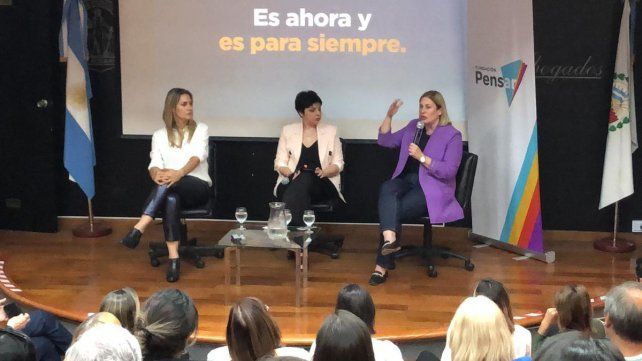 Gisela Scaglia junto a Carolina Losada presentaron la Fundación Pensar en Rosario 