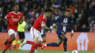 El PSG extrañó mucho a Messi y empató ante Benfica en París