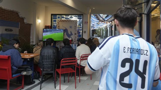 Los partidos de la Selección en el Mundial no alcanzan para revertir el difícil momento que atraviesa la gastronomía rosarina.&nbsp;