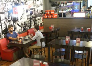 En Rosario, los clientes deberán identificarse para entrar a bares