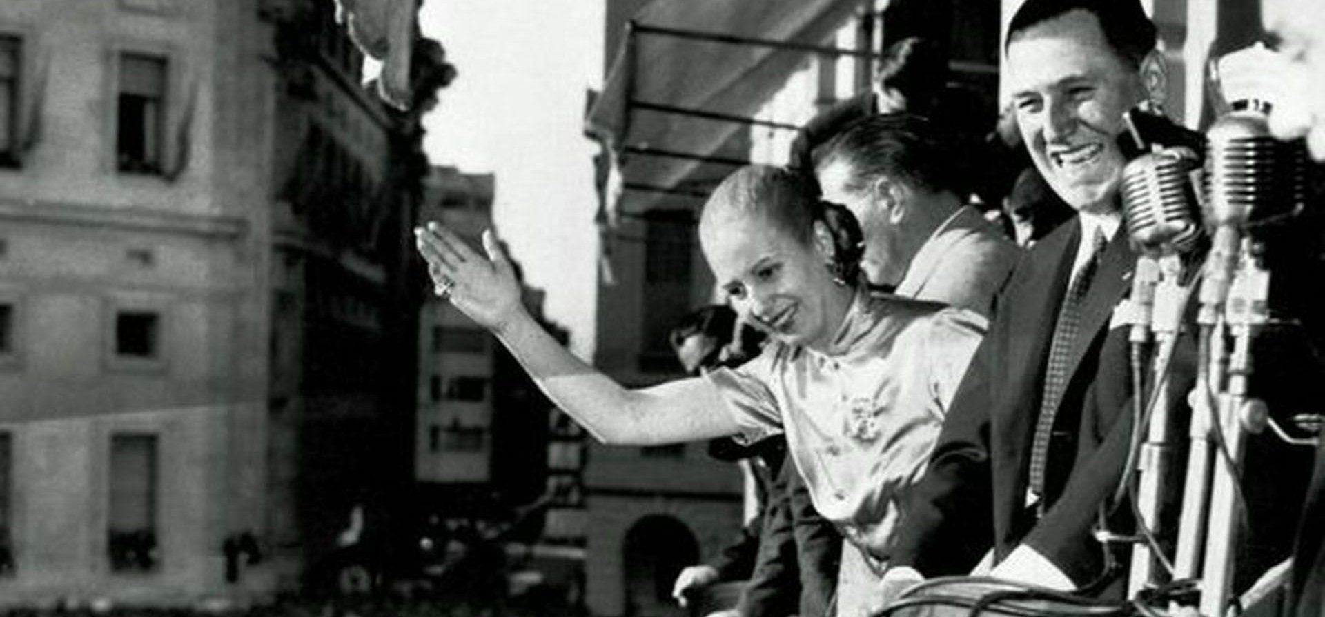 La vida de Evita en imágenes: de la niñez al mito