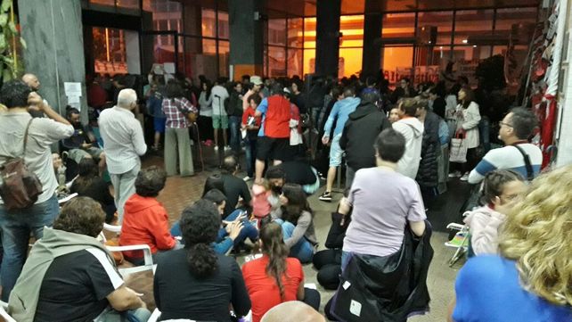 Toma del CGE: Realizan un festival solidario para ayudar a los docentes que sufrieron descuentos