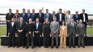 Rosario Romero y 20 intendentes debatieron sobre transporte y obra pública con el ministro Francos