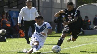 Vélez no pudo en el Bajo Flores y la definición del campeonato se pone apasionante.