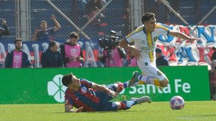 La joya de Central en acción durante el partido con San Lorenzo.