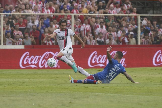Todo intento. May hizo un partido a todo sacrificio. Newell’s otra vez contundente.