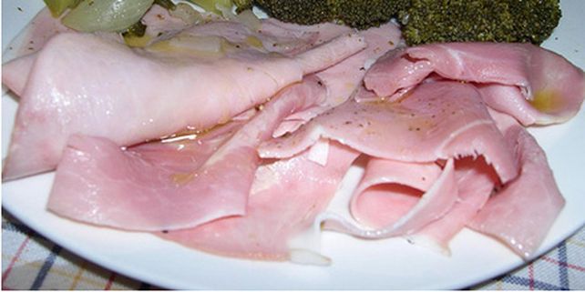 Alertan sobre la venta de jam&oacute;n cocido adulterado en supermercados