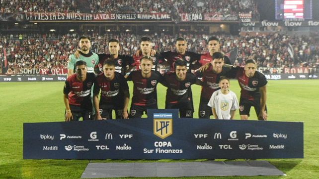 Arriba: Lucas Hoyos