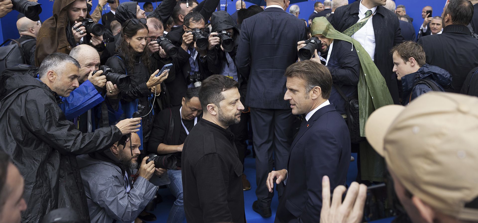 El presidente de Francia, Emmanuel Macron, y el presidente de Ucrania, Volodymyr Zelenskyy, asisten a una cumbre donde los líderes de 47 países y organizaciones europeas debatirán sobre seguridad, defensa y estándares democráticos, en Tirana, Albania, el viernes 16 de mayo de 2025. (Leon Neal/Pool vía AP) El presidente de Francia, Emmanuel Macron, y el presidente de Ucrania, Volodymyr Zelenskyy, asisten a una cumbre donde los líderes de 47 países y organizaciones europeas debatirán sobre seguridad, defensa y estándares democráticos, en Tirana, Albania, el viernes 16 de mayo de 2025. (Leon Neal/Pool vía AP)