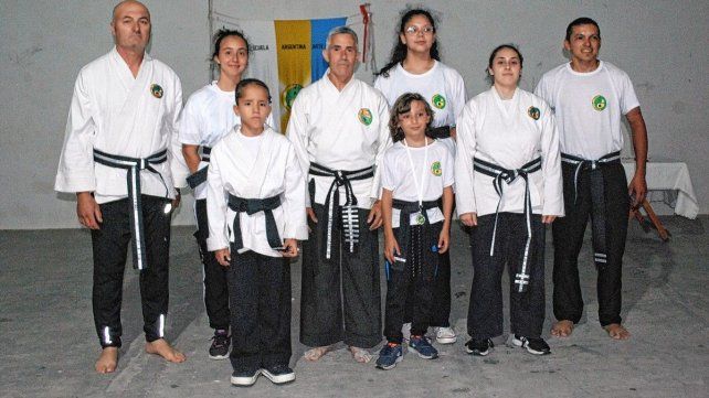 Escuela Tié Quán: se hizo entrega de nuevas graduaciones.