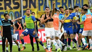 Alcaraz, el héroe de la final en San Luis. Con un gol suyo de cabeza en el fin Racing conquistó el Trofeo de Campeones sobre Boca.