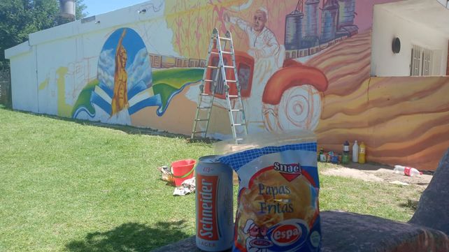 Pinceladas de arte entre quince muralistas en el aniversario de Carrizales