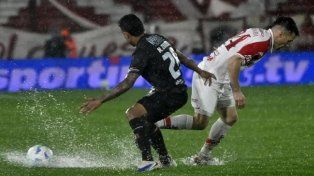 En una lluvia de expulsados y polémicas, Huracán quedó afuera de la Copa Sudamericana.