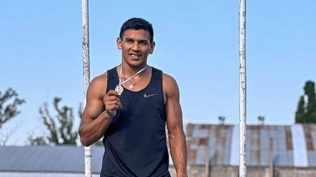 El santafesino Andrés Mendoza se quedó con la medalla de oro en los 400 con vallas.