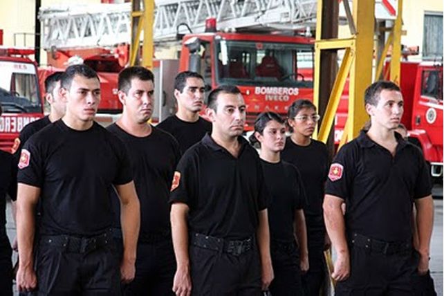 Entregan equipos de protección contra el fuego a bomberos zapadores