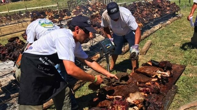 un aplauso para el asador. La parrillada pesó 10