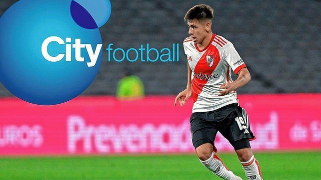 Claudio Echeverri espera firmar esta semana con el City.