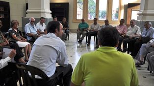 Ante los vecinos, Corral firmó el decreto que regula los usos de la Estación Belgrano