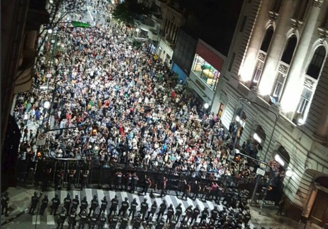 En Paraná, Concordia y muchas ciudades del país hubo cacerolazos