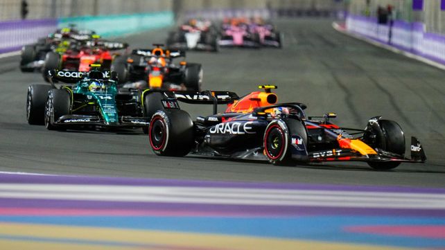 Checo Pérez regresará a la Fórmula 1 de la mano de Cadillac para la temporada 2026.