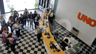 Alumnas del Colegio del Calvario visitaron la redacción del UNO