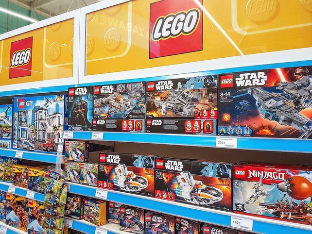 Las importaciones de juegos inspirados en sagas como Star Wars son muy requeridos.