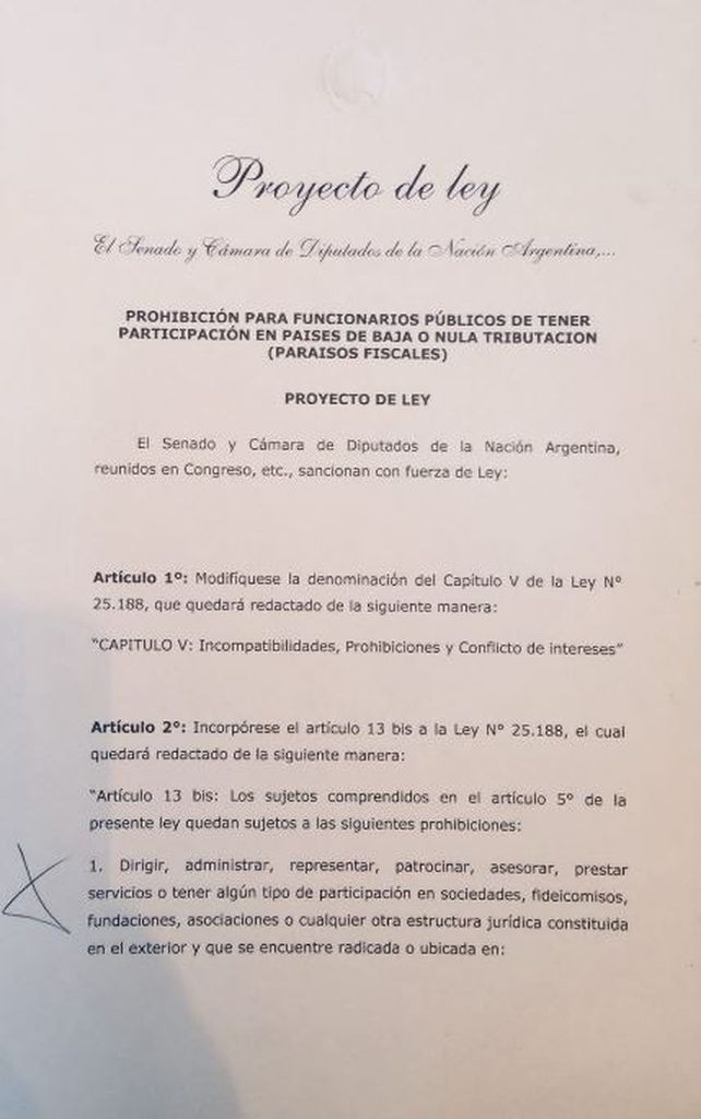 Cristina Fernández presentó un proyecto de ley que busca que todos los funcionarios tengan sus fondos en el país