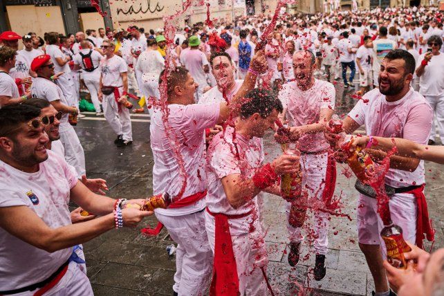 Con el Chupinazo, Pamplona ya está lista para los toros de San Fermín