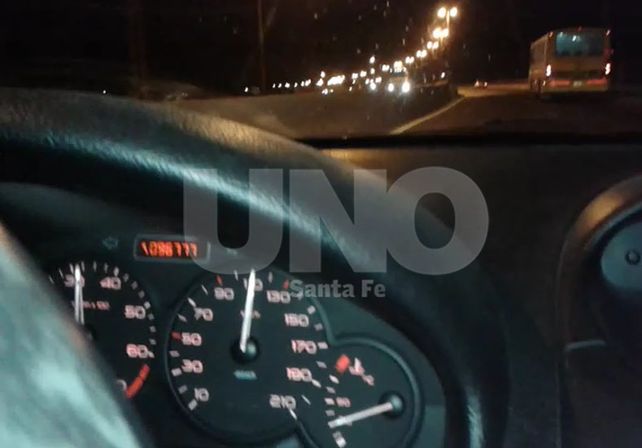 Captura de video. Un colectivo interurbano de pasajeros circulando a más de 110 km/k.