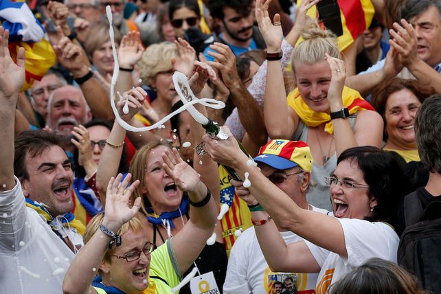 Cataluña declaró la independencia y España aprobó la intervención