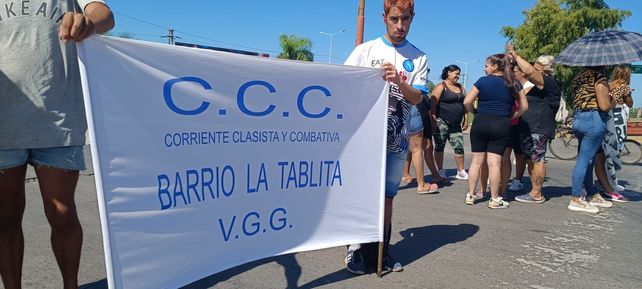 Ataque a militantes sociales en zona sur: arrojan bomba de estruendo en medio del piquete