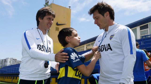 Thiago conoció a sus ídolos de Boca y confía en ganarle al cáncer