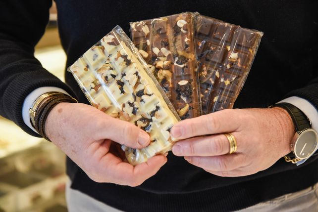 Las barras de chocolate con nueces, almendras, maní, pistachos o pasas de uva de Ganache.