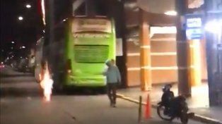 Video: fuegos artificiales en la concentración de Talleres en la previa del duelo ante Colón