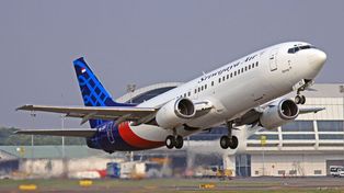 Desapareció un avión Boeing 737 pocos minutos después de despegar de Yakarta