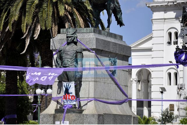 Lazos violetas contra la violencia de género