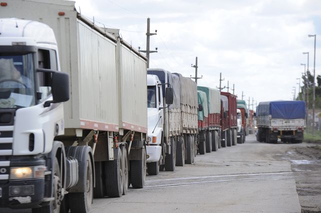 Transportistas y acopiadores de cereales apuntan a las comunas por el pago de las tasas viales. Se recaudan millones de pesos por nada