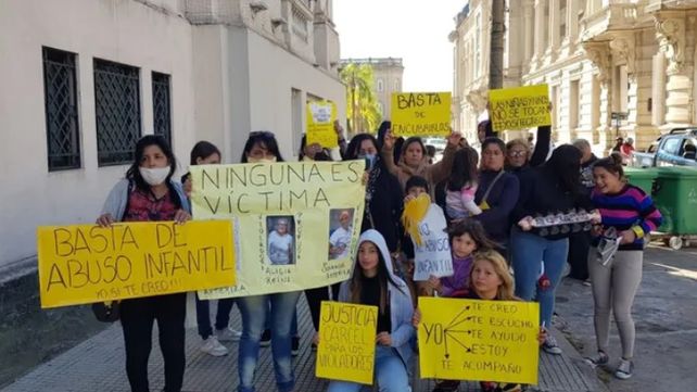 El caso de los instructores sumó víctimas y repudios en la ciudad costera.