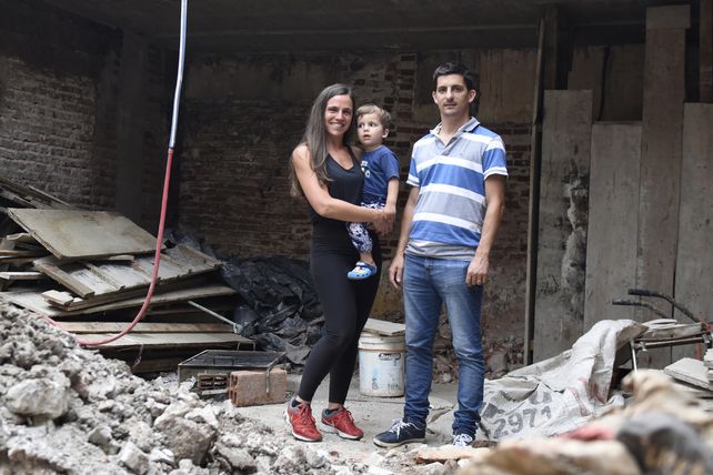 Juntos. Nicolás Garnerone y su familia expusieron su situación.
