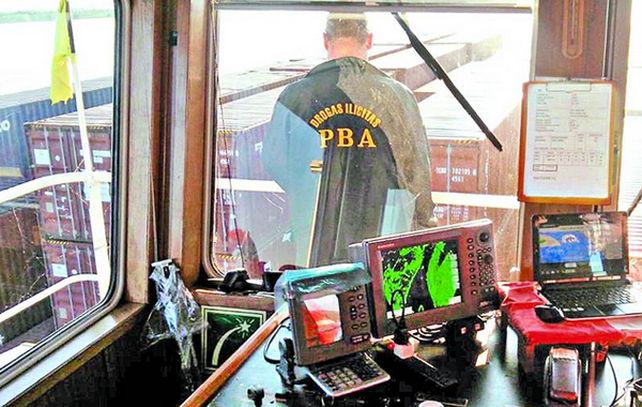 La detención del buque se llevó a cabo en la zona de la Vuelta de Obligado.