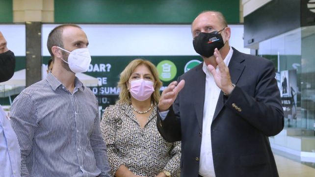 El gobernador Omar Perotti realizó anuncios junto a la ministra de Salud
