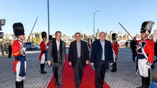 Imagen del ingreso de los tres gobernadores de la Región Centro.&nbsp;