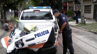 Un patrullero que iba en contramano atropelló y mató a una anciana e hirió a una nena