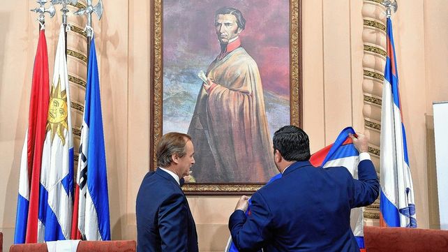 Gustavo Bordet fue a Paysandú a homenajear a Artigas