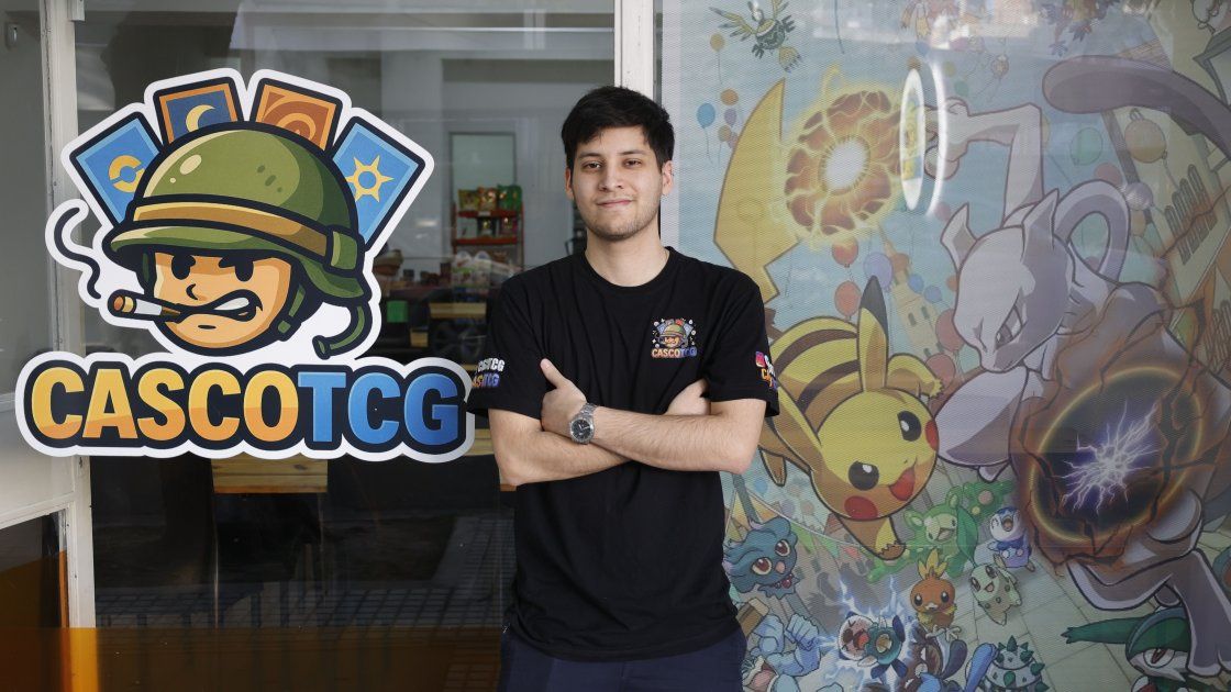 Juan Bautista Burgos abrió CascoTCG a fines de abril, un local especializado en cartas de colección, llamadas Traiding Card Games.