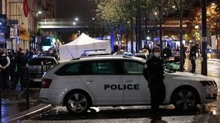 Hallan a una niña de 12 años asesinada dentro de un baúl en un edificio de París. Hay seis detenidos. El caso conmueve a Francia